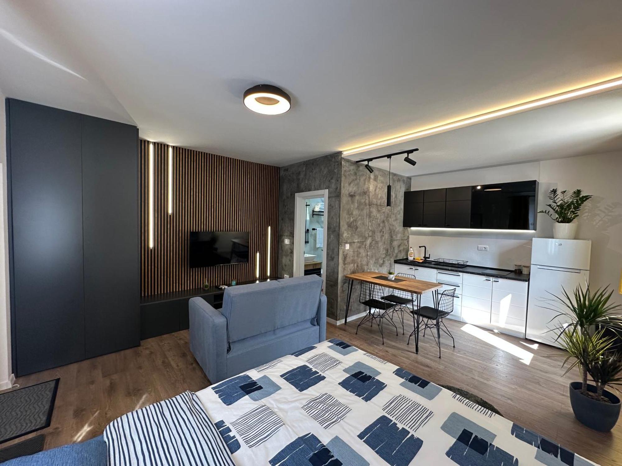 Central Studio Apartment *