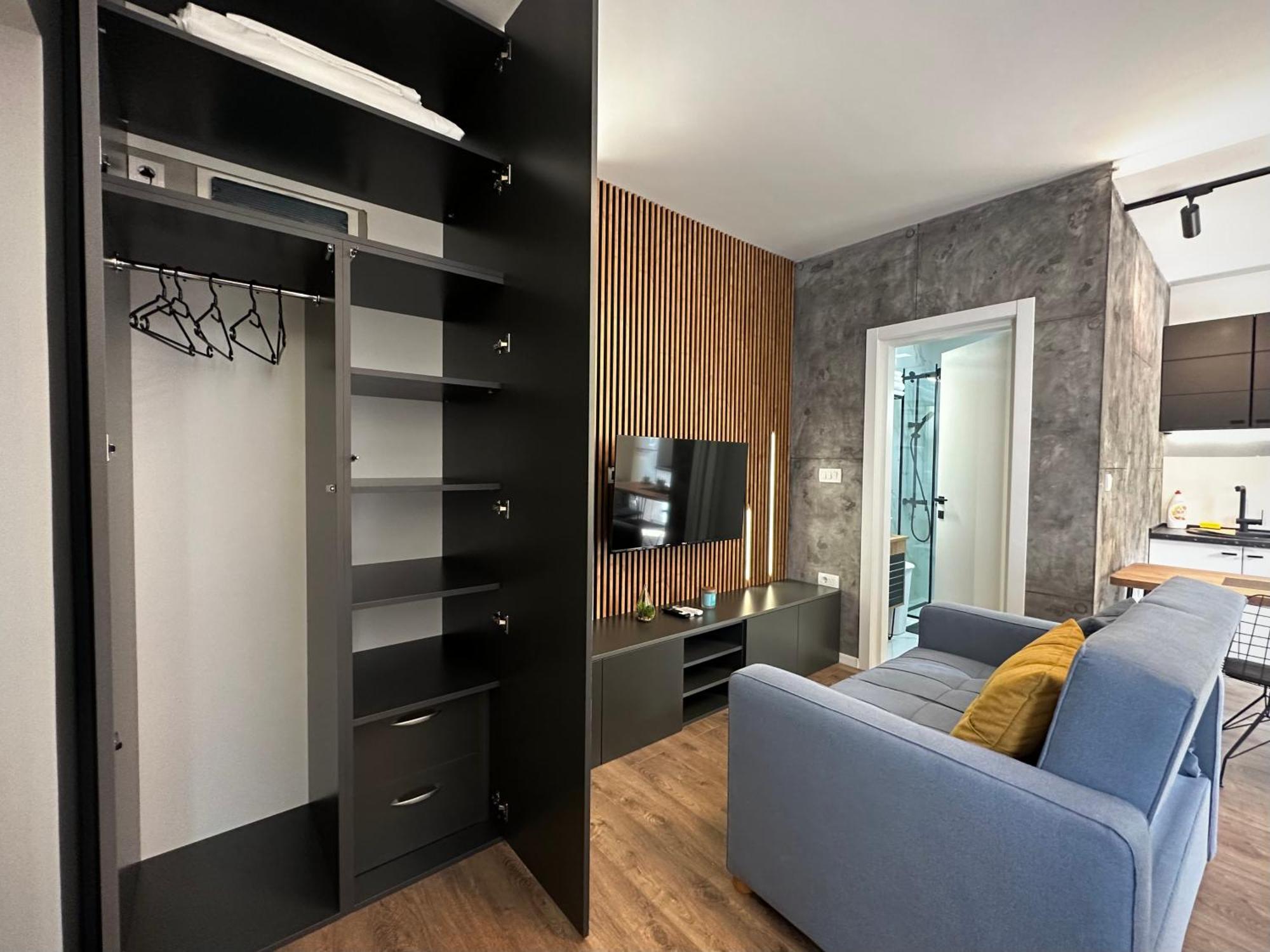 Central Studio Apartment *